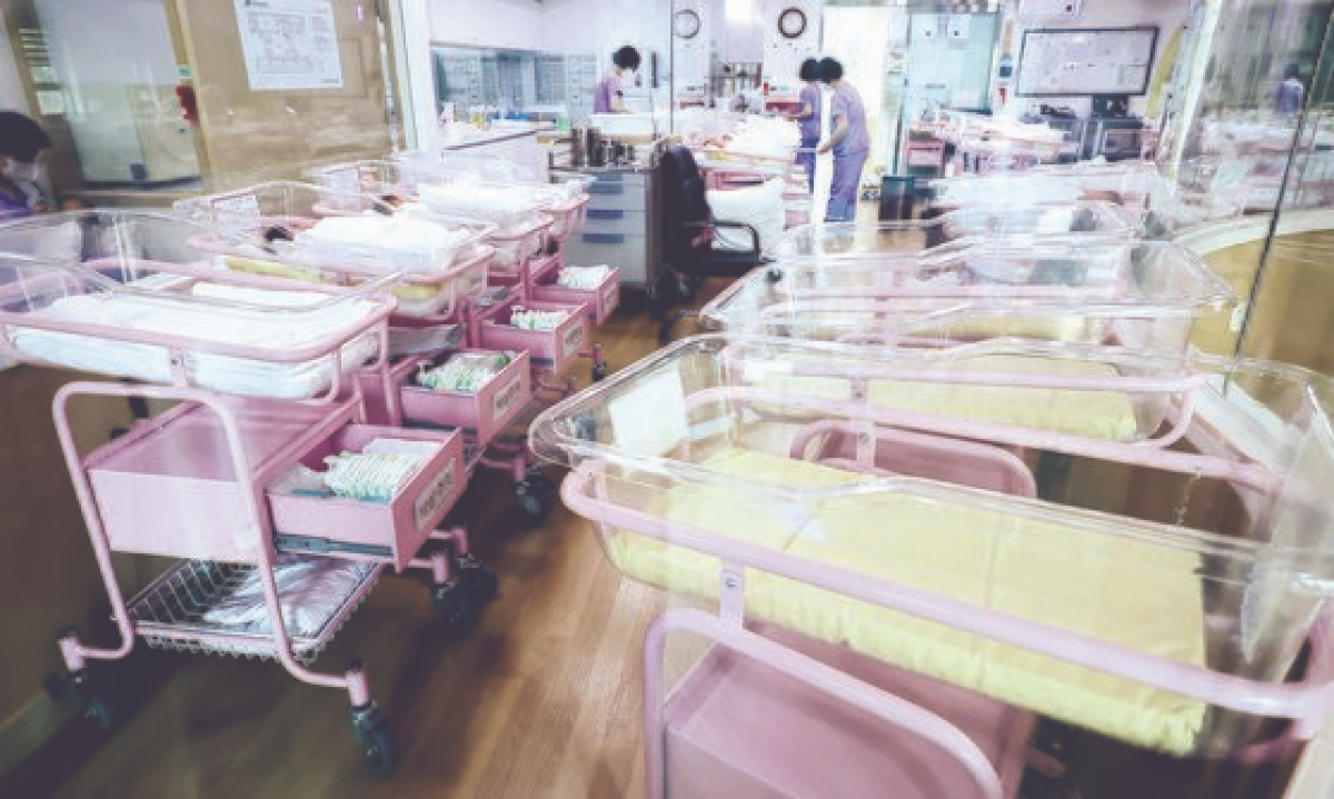 지난달 서울의 한 공공산후조리원 신생아실에 일부 요람이 비어 있다. 연합뉴스