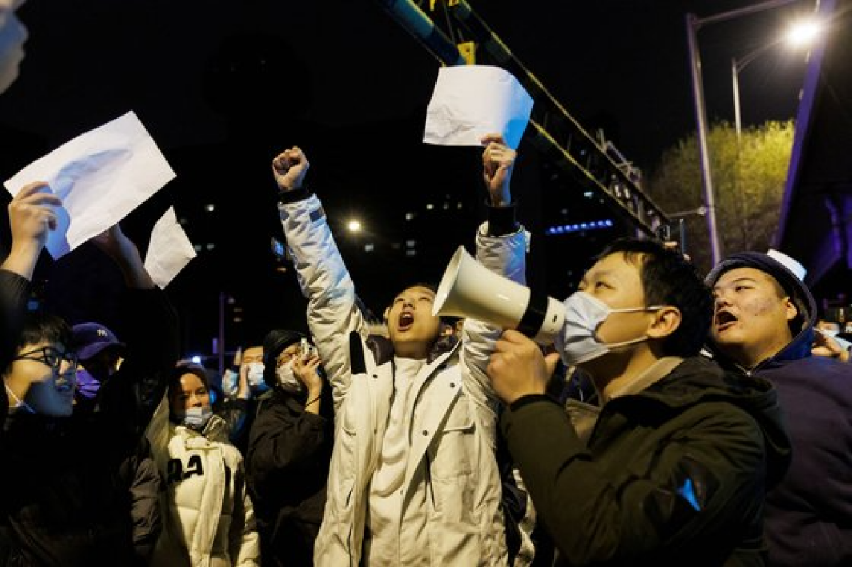 지난해 11월 중국 베이징에서 발생한 제로 코로나 반대 백지 시위. 이 시위의 주축 세력은 청년 세대였다. 로이터=연합뉴스