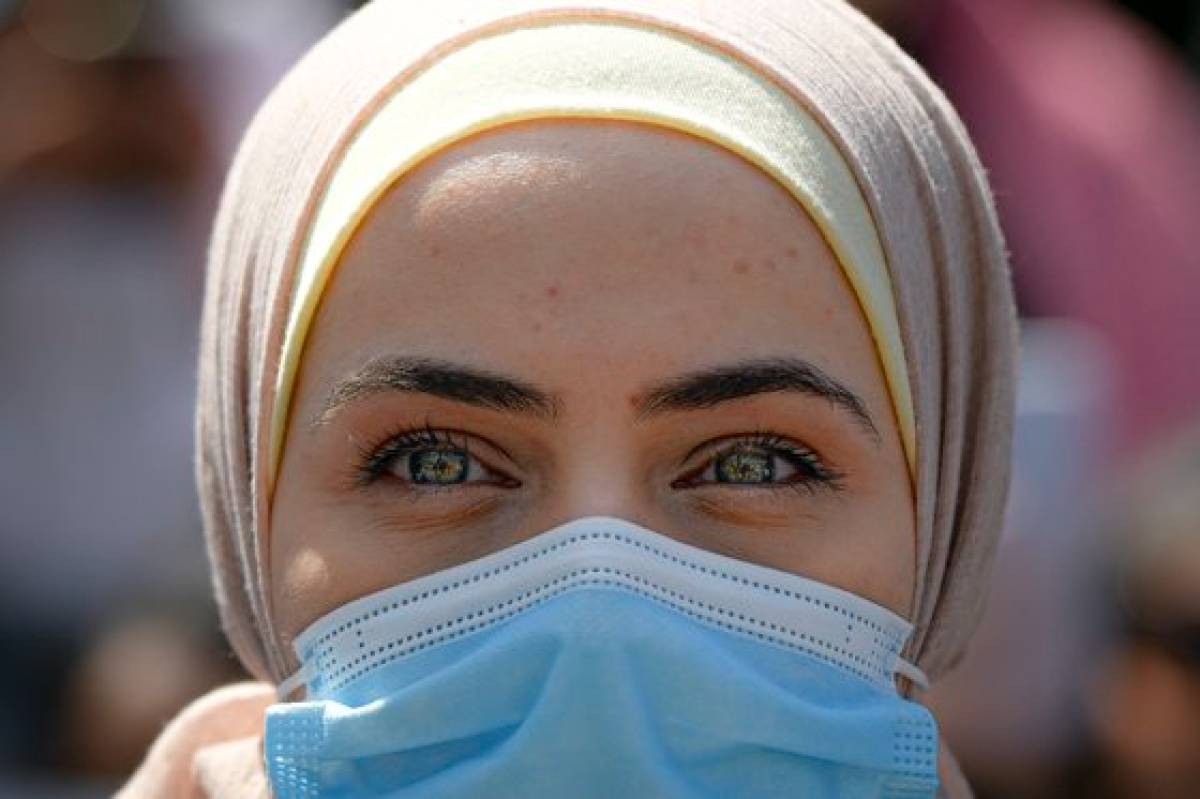 한 아랍계 여성이 마스크를 쓰고 있다. (※이 사진은 직접적인 기사과 관련 없음) [AP=연합뉴스]