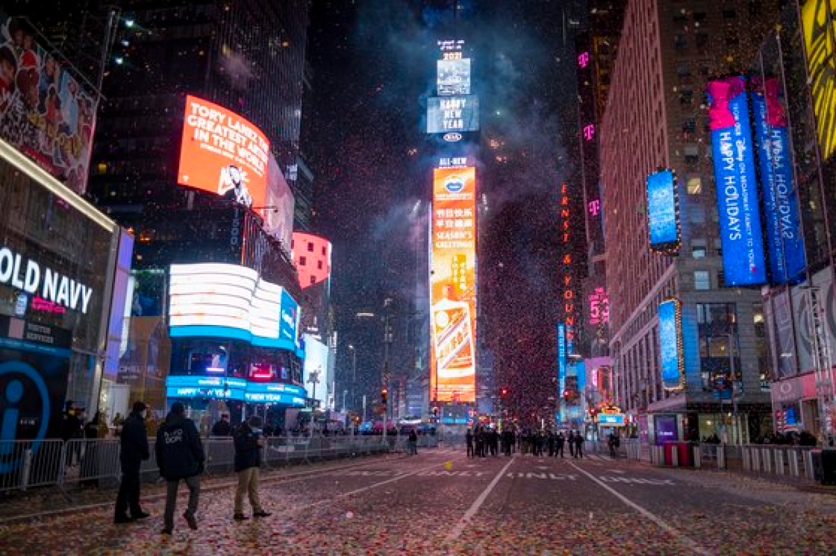 텅 빈 미국 뉴욕의 타임스퀘어 광장에서 열린 올해 새해맞이 행사. [AP=연합뉴스]