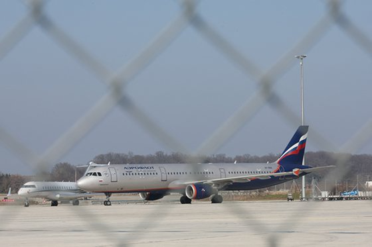 스위스 제네바 공항에 멈춰선 러시아 아에로플로트 항공사 에어버스 A321 항공기. [로이터=연합]