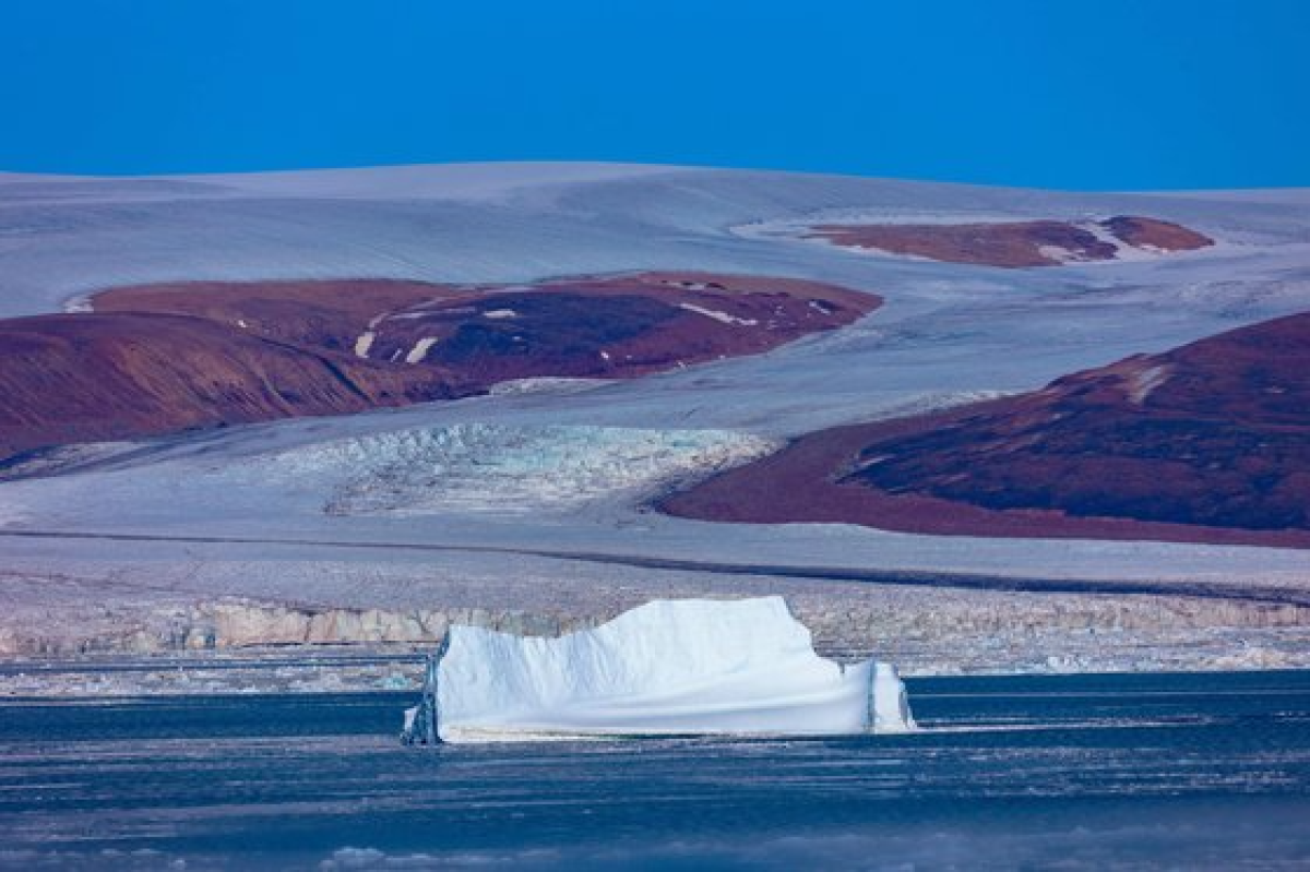 그린란드에서 빙산이 바다로 떠내려온 모습. AFP=연합뉴스
