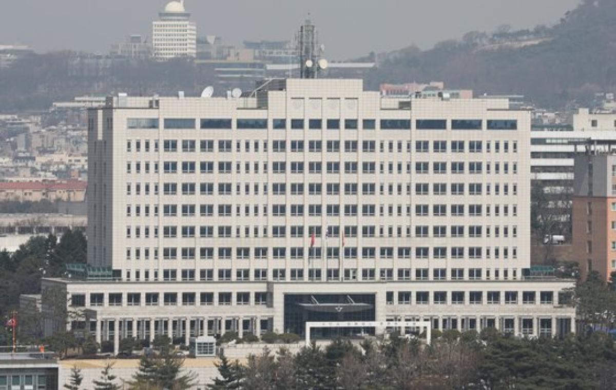차기 대통령 집무실을 청와대에서 서울 용산 국방부로 이전하는 방안이 유력한 것으로 알려졌다. 사진은 17일 국방부 신청사 모습. [뉴스1]