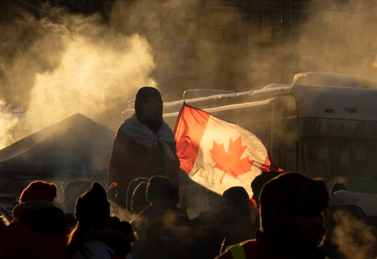캐나다 수도 오타와 시장은 트럭 시위가 통제 불능이라며 비상사태를 선포했다. AP=연합뉴스
