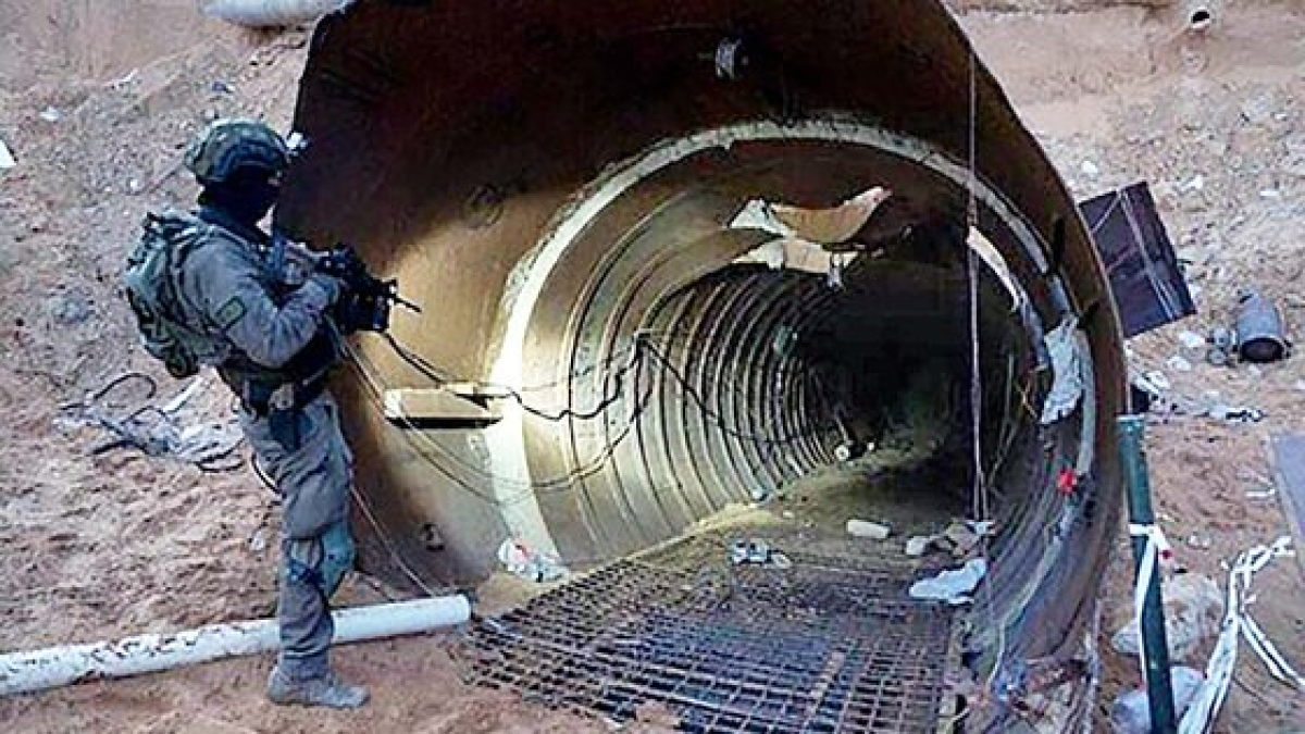 이스라엘군이 공개한 국경검문소 인근의 하마스 땅굴. 사진 이스라엘군