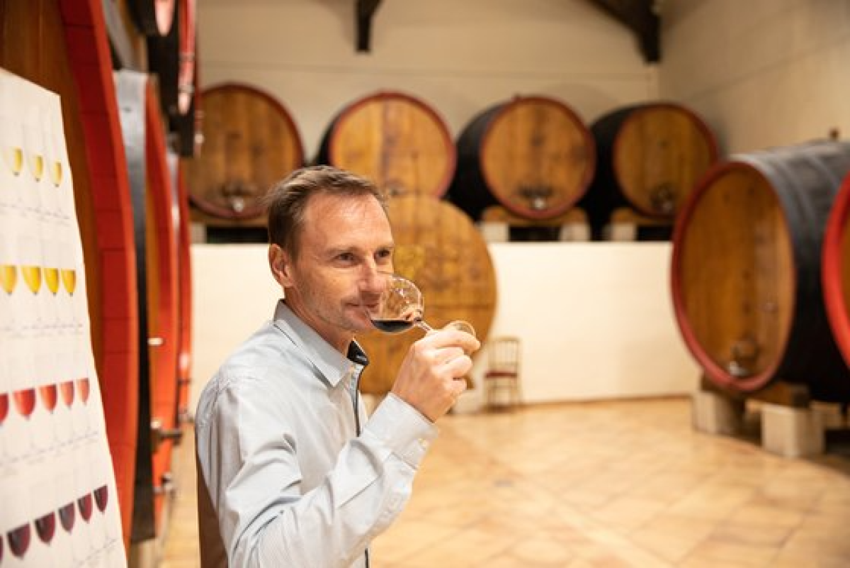 프로방스를 대표하는 와인 산지 '샤토네프디파프'에는 와이너리가 320개에 달한다.