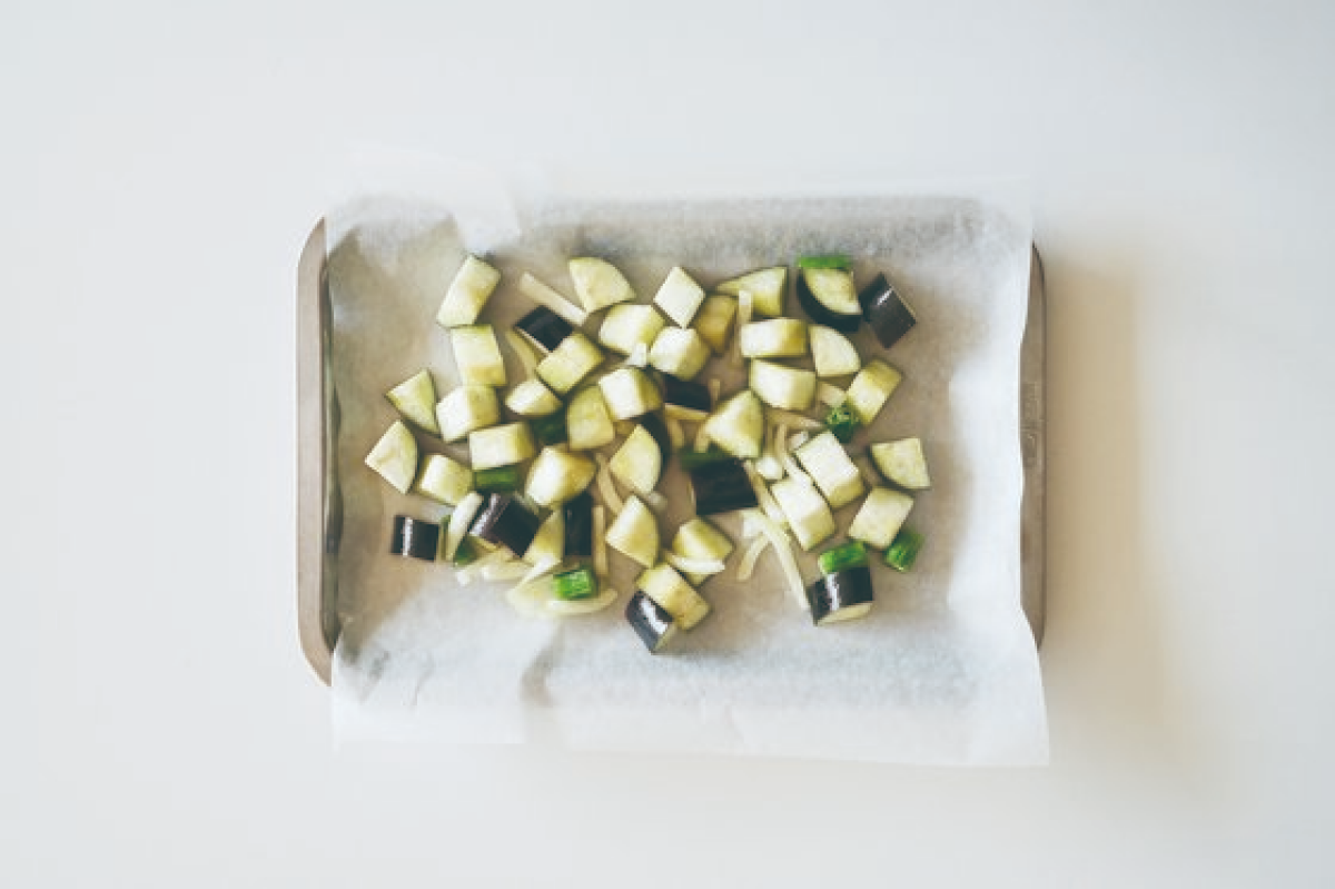 채소를 구울 땐 오븐 대신 에어프라이어를 사용해도 된다. 사진 책『당뇨와 고혈압 잡는 저탄수 균형식 다이어트』