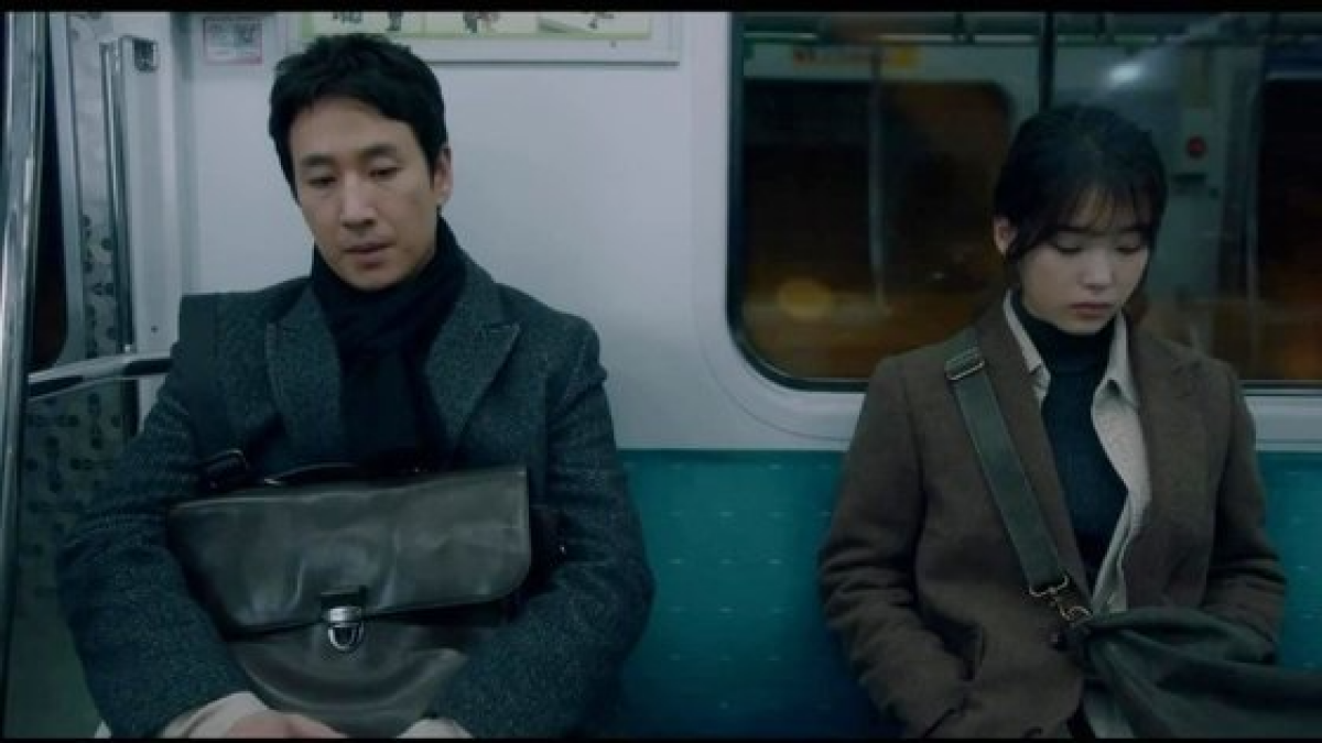 드라마 '나의 아저씨'에서 주연 이선균(왼쪽)과 아이유. 사진 tvN