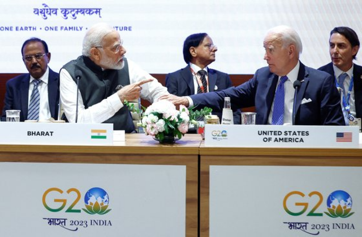 지난 9월 인도 뉴델리에서 개최된 주요20개국(G20) 정상회의에서 조 바이든 미국 대통령(오른쪽)과 나렌드라 모디 인도 총리가 대화하고 있다. 로이터=연합뉴스