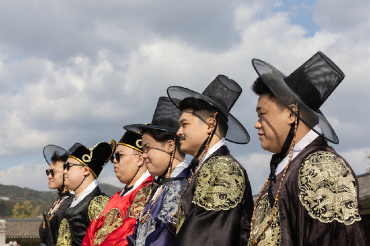 베트남에서 왔다는 6명의 친구들. 최기웅 기자