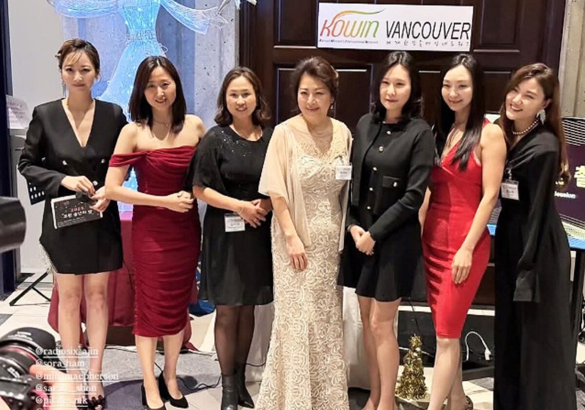 과학 실험실을 위한 다채로운 액체로 채워진 파란색 화학 플라스크와 비커, 파란색 화학 플라스크, 다채로운 액체, 과학 비커 PNG  일러스트 및 이미지 에 대한 무료 다운로드 - Pngtree, image size:1200x841