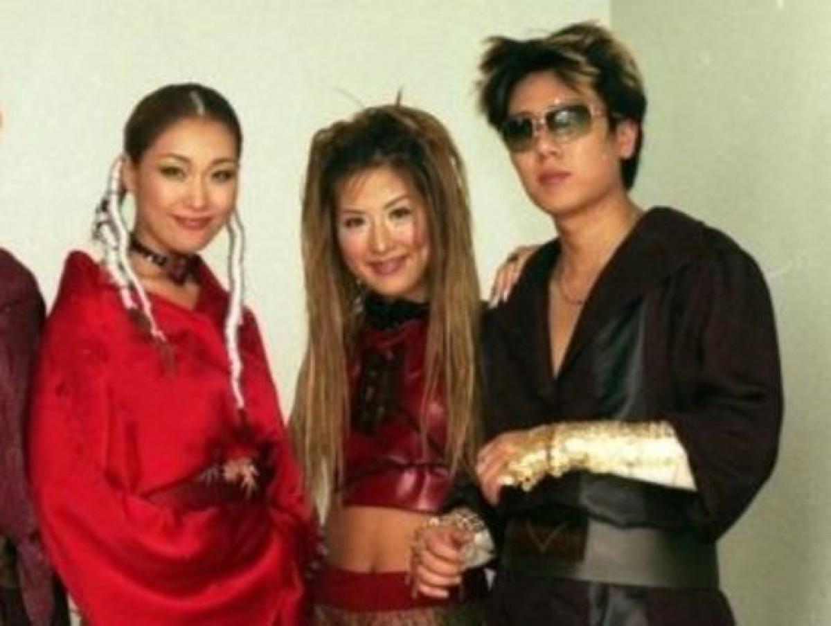 90년대의 '룰라'. 멤버 채리나(가운데)도 크롭티를 입고 있다. 중앙포토
